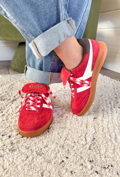 The Stadia ‘86 sneaker takes inspiration from Gola’s archives with a retro football silhouette reimagined for today. Crafted with a rich red suede upper, this style features check laces, a gum cup sole, and the brand’s signature off-white wingflash trim. A fold-over tongue and dark brown tab finish the design, giving it a true vintage feel with modern wearability. A standout sneaker that’s ready to bring bold, heritage style to your everyday looks.