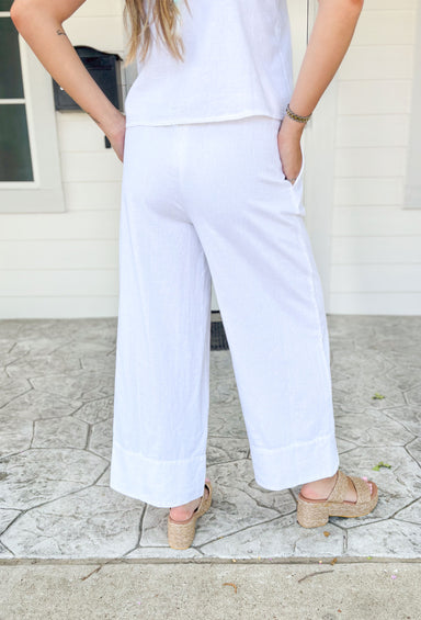 Z SUPPLY Brookvale Pant in White, white linen wide leg pant with elastic waist band and drawstring with pockets 