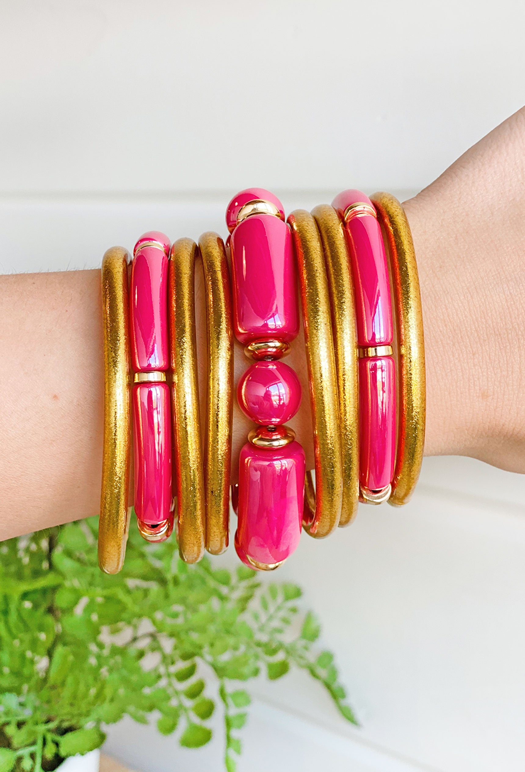 Time To Shine Bracelet in Fuchsia, single beaded bracelet mixed with gold beads
