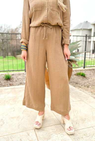 Z SUPPLY Barbados Gauze Pants in Otter, wide leg gauze pant with pockets and drawstring waist in a caramel brown