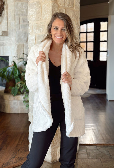 Z SUPPLY Cameron Cable Cardigan, plush oversized cardigan in white