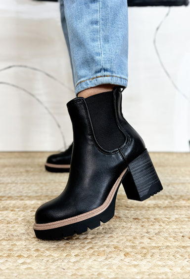 Nilo Lug Sole Boots, black lugged boot with tan trim 