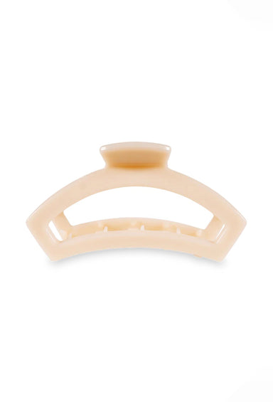 Claw clip that has bendable teeth that take back to shape, they work on all hair types and have a strong hold