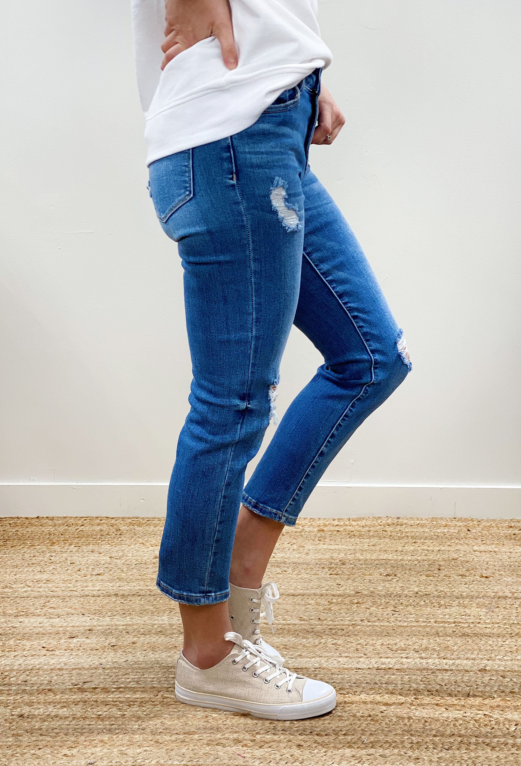 Carlene Mid-Rise Stretch Straight Jeans, medium washed jeans, mid rise, distressing at the knees and by pocket