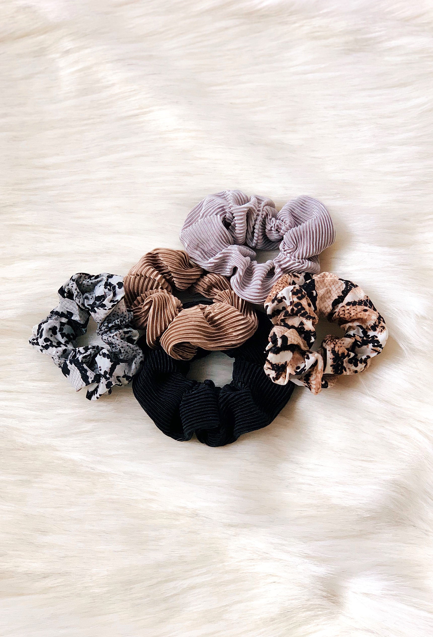 Scrunchie Set in Snake Print, set of 5 scrunchies with 3 solid colors and 2 snake printed ones 