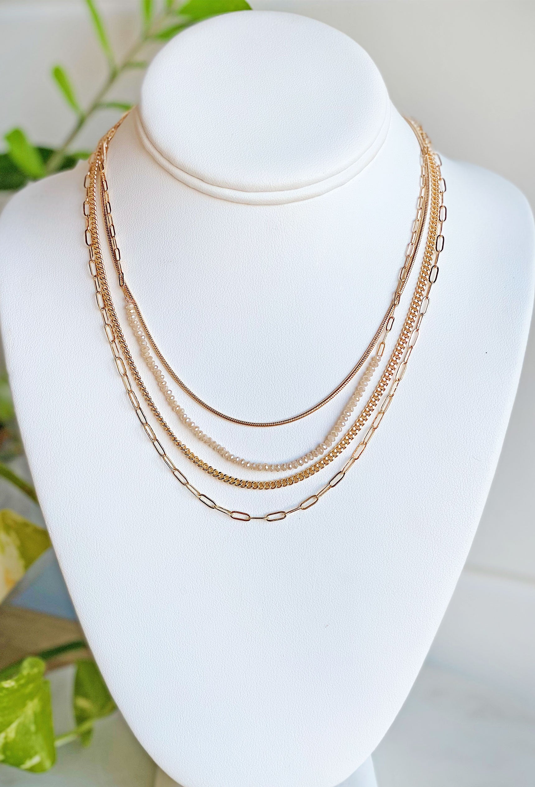 It Girl Layered Necklace in Neutral Groovy's